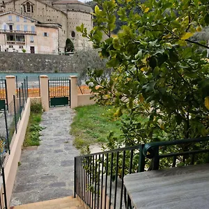  Appartement Superbe Rez-de-jardin Refait à Neuf.